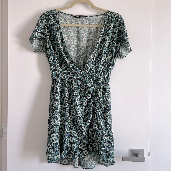 Zara Dresses & Skirts - Zara Green Blue Floral Mini Wrap Dress Size M Ruched Front